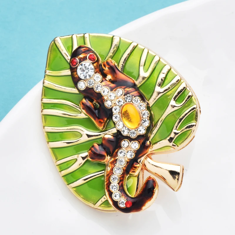 Wuli&baby Cute Gecko And Leaf Brooches For Women Unisex Interesting Enamel Lizard Stay Plants Party Casual Brooch Pins Gifts