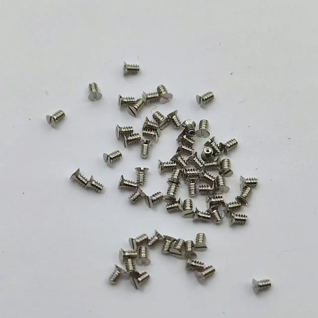 Watch movement screw straight screw cap diameter 0.9MM * screw diameter M0.6mm * total length 1mm