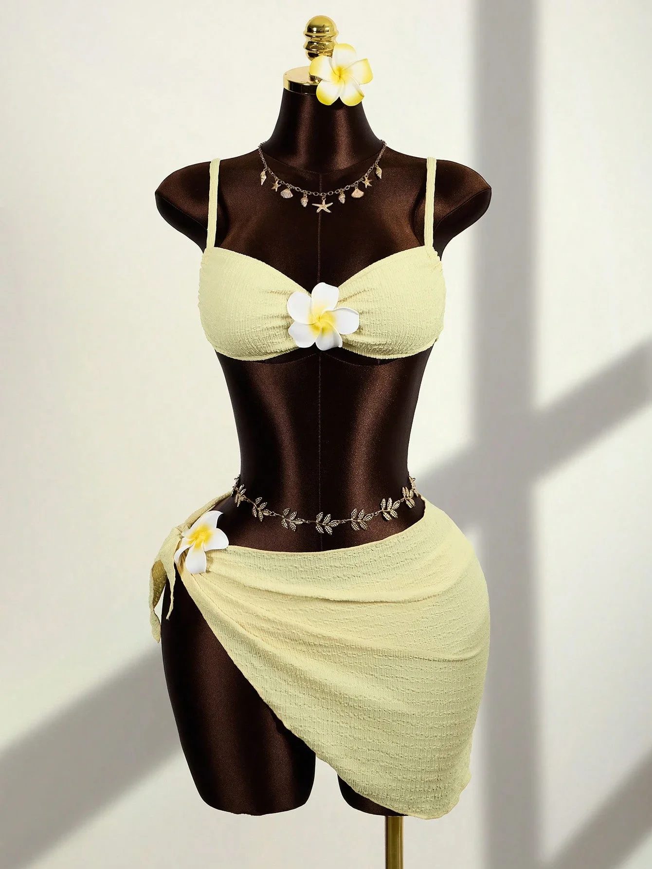 

Textured Floral Bikini Set With Flower Decor Low Waist Beach Vacation Swimwear
