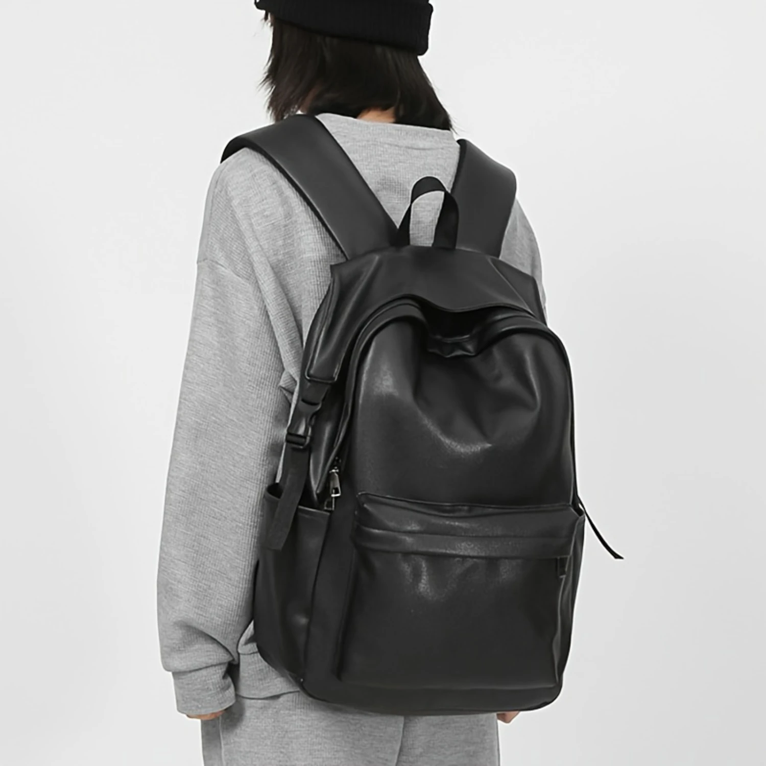 

"Soft PU Leather Sports Backpack, Outdoor Travel Large Capacity Leisure Backpack"