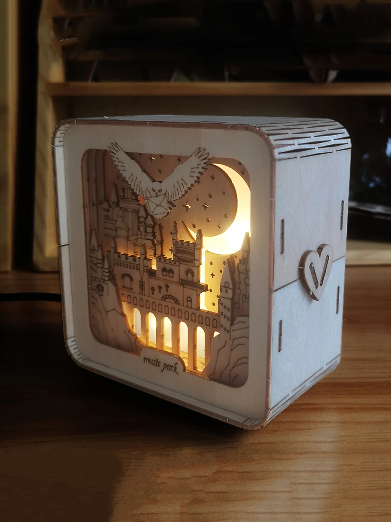 3D 나무 퍼즐 성 모델 키트 야간 조명 책상 장식 여성을위한 생일 크리스마스 선물