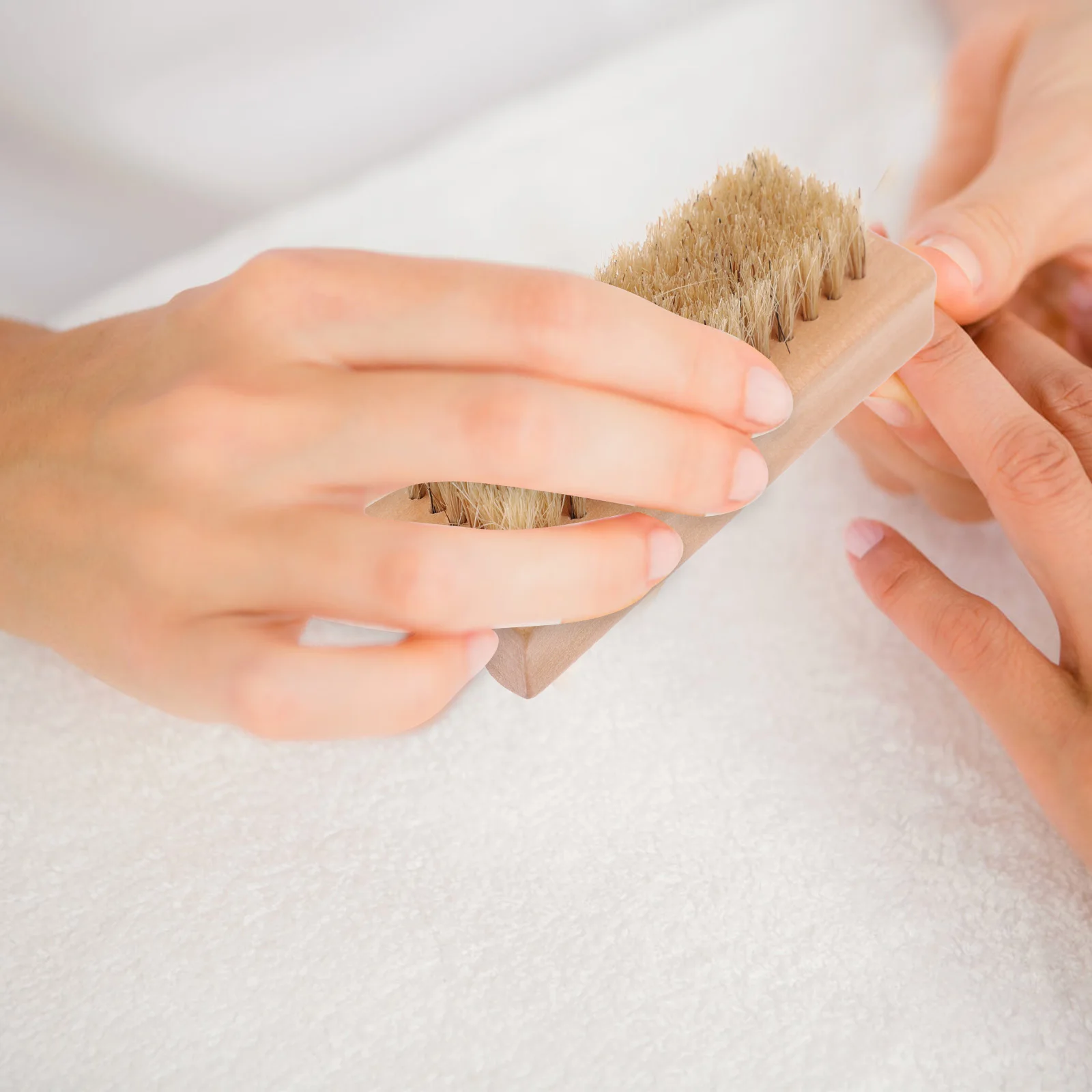 1pc Pig Bristle Nail Brush Manicure Scrubbing Tool Foot Callus Remover Exfoliating Cleaner for Fingernails Durable Portable