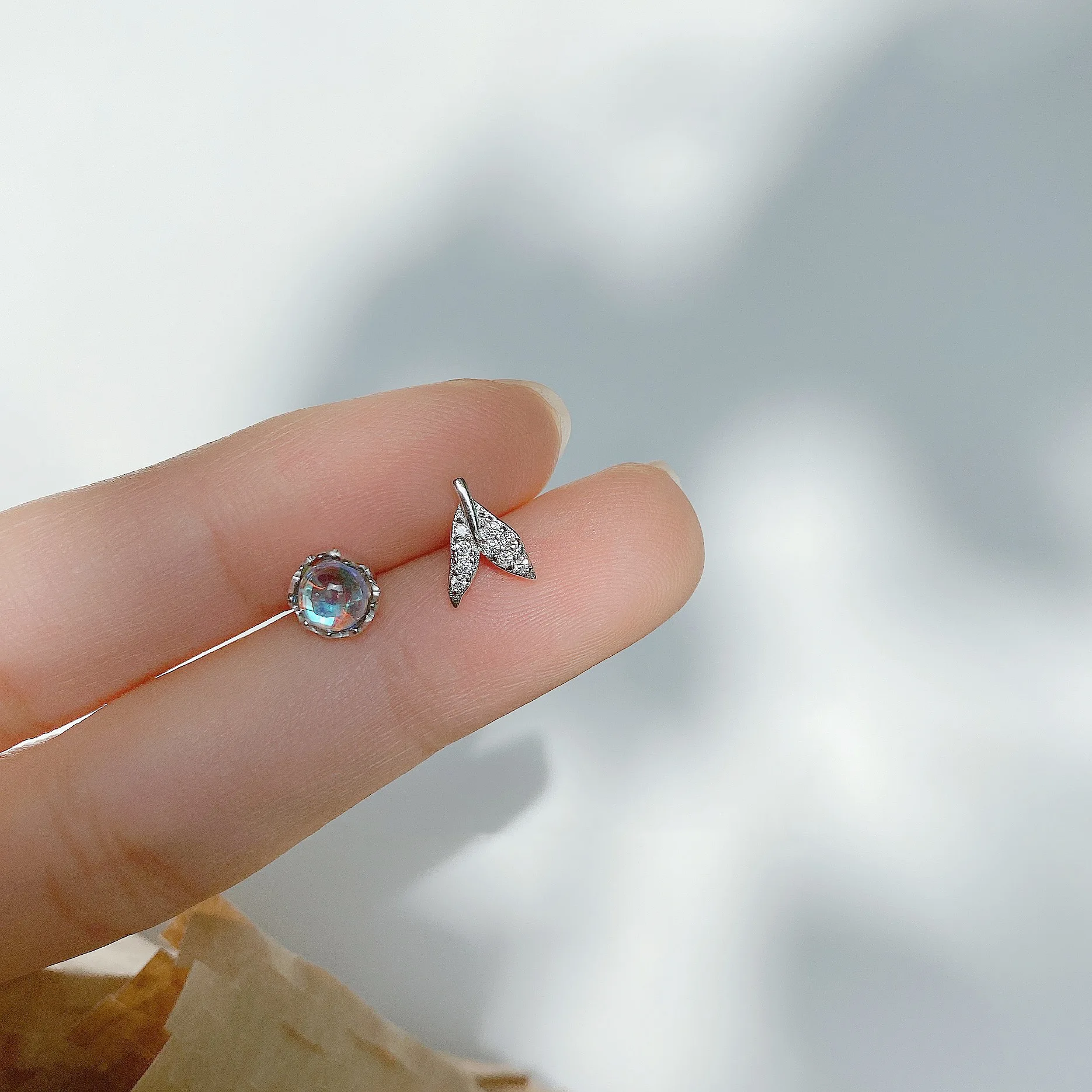 Genuine 925 Sterling Silver Moonstone Sweet Asymmetric Mermaid Fish Tail Stud Earring For Women Wedding Jewelry DS2174