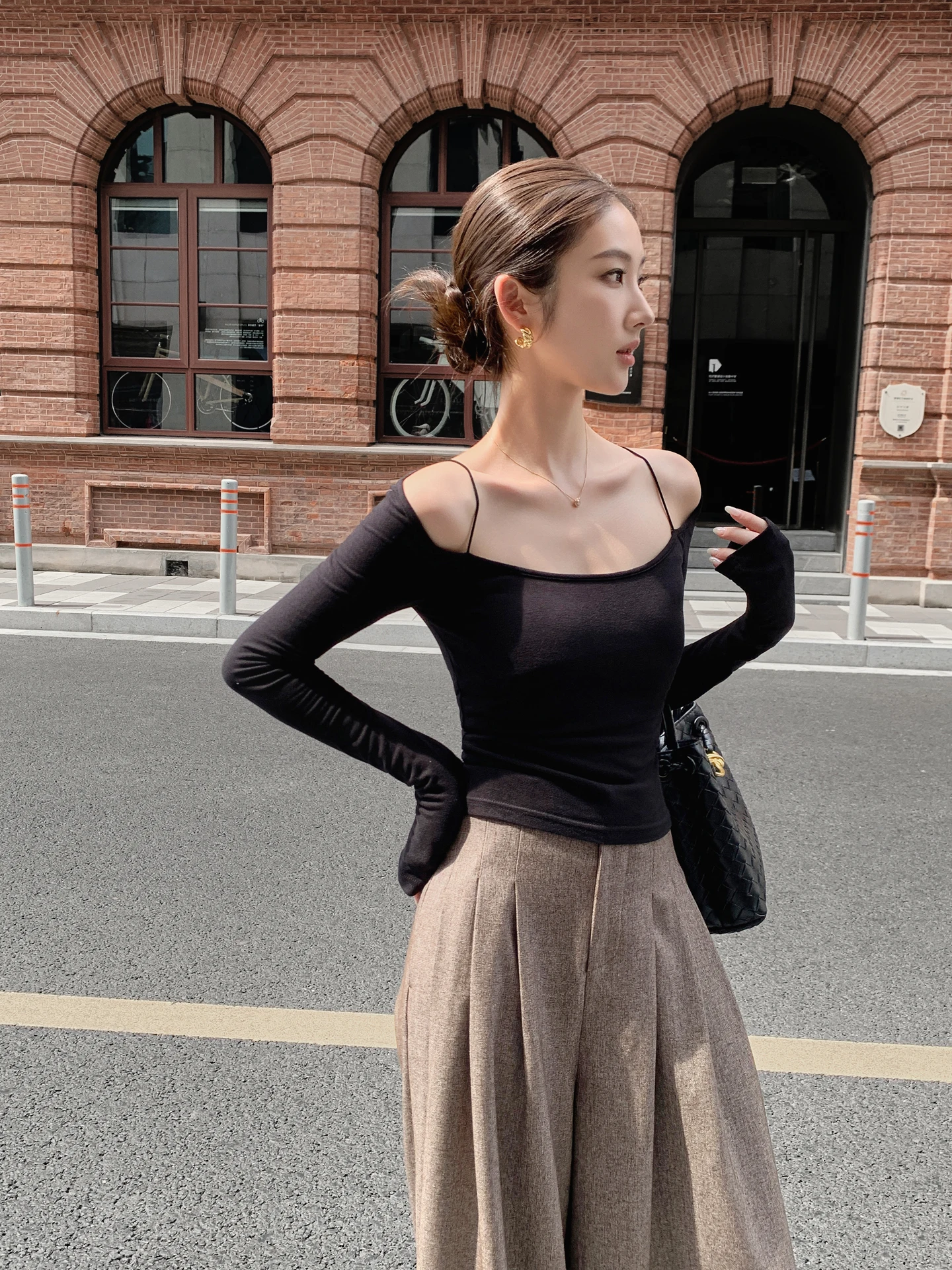 

WTT Женская футболка Long Sve Bla oulder Baring Sexy Base irt Внутренняя подкладка на груди Весенний сезон Ladies Faion