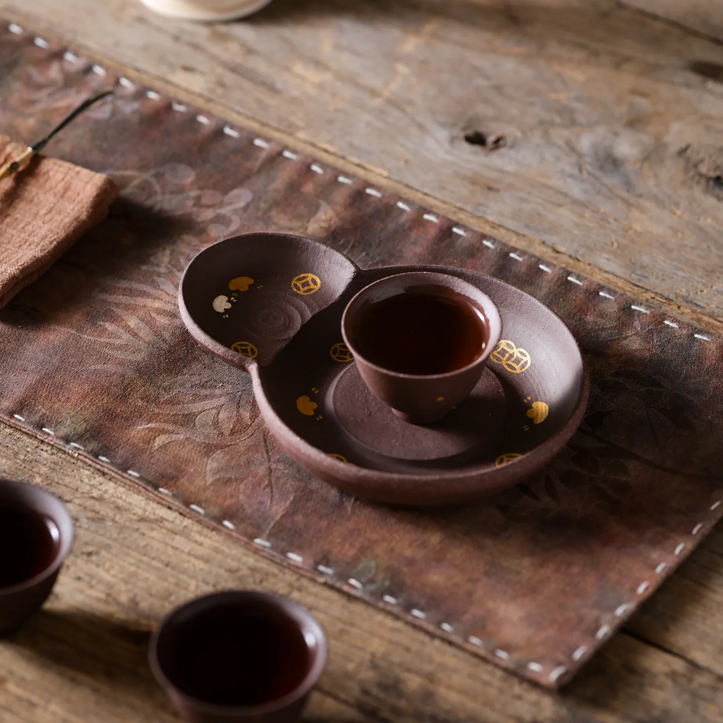 Hand Decorated Ingot Pot Rest, Purple Clay Dry Brewing Plate and Compact Ceramic Teapot Holder with Classic Styling