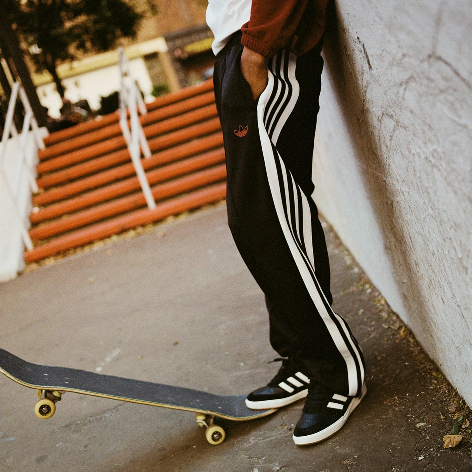 

Adidas genuine Three Stripes Men's Loose Casual Knitted Sport Long Pants JP1165