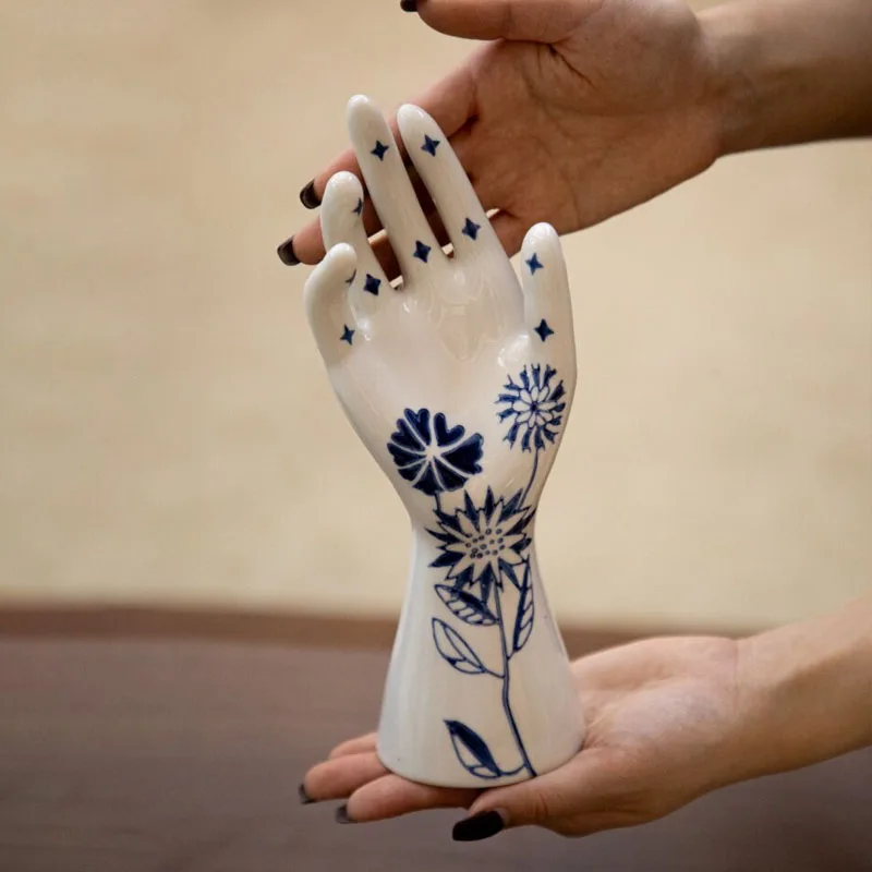 Nordic Blue and White Porcelain Hand-shaped Jewelry Rack Ornaments Bedroom Dresser Hand Model Jewelry Ring Storage Decoration