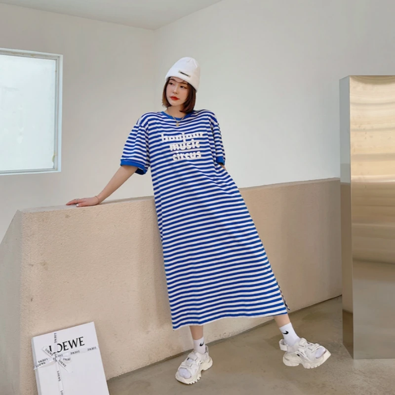 العصرية الكورية نمط طويل تي شيرت فستان المرأة الصيف قصيرة الأكمام منتصف طول حجم كبير فستان طويل خطابات الطباعة فستان كاجوال