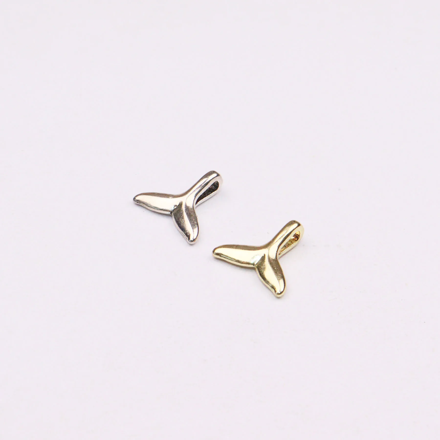 Eruifa 20pcs 10mm Pretty Mini Mermaid Tail  Zinc Alloy Charms Pendant Jewelry DIY Handmade 2 Colors