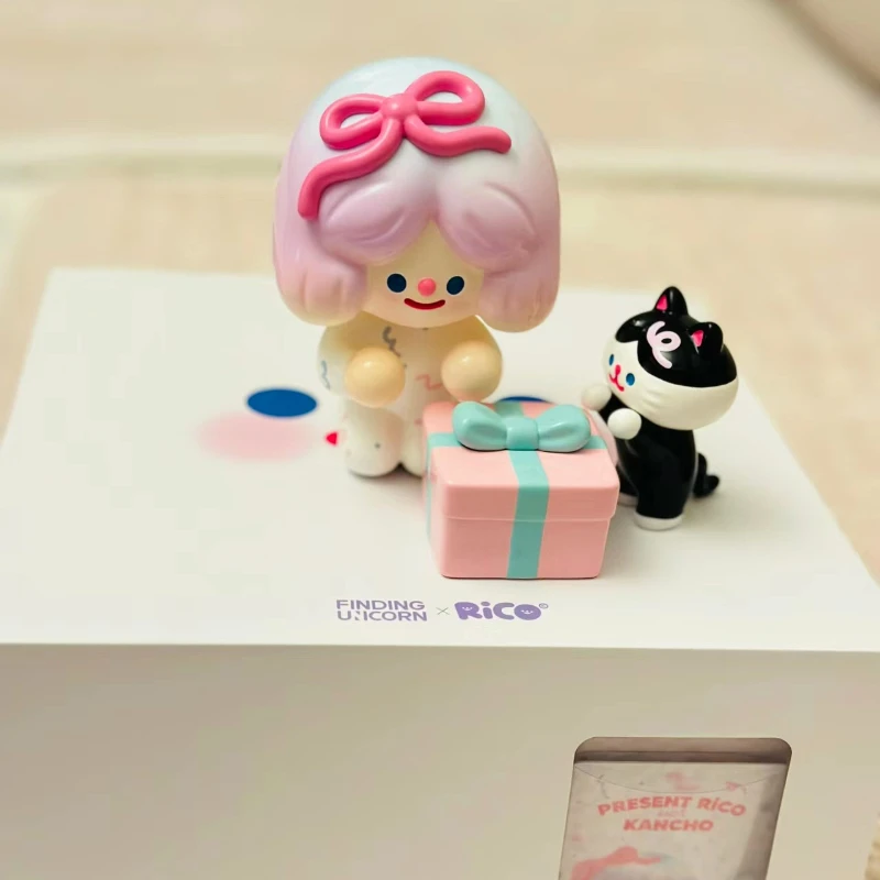 Figura de juguete de gatito negro Kawaii Rico con kacho, caja de regalo abierta, muñeco de diseñador, colección de juguetes artísticos, decoración del hogar, regalo Original