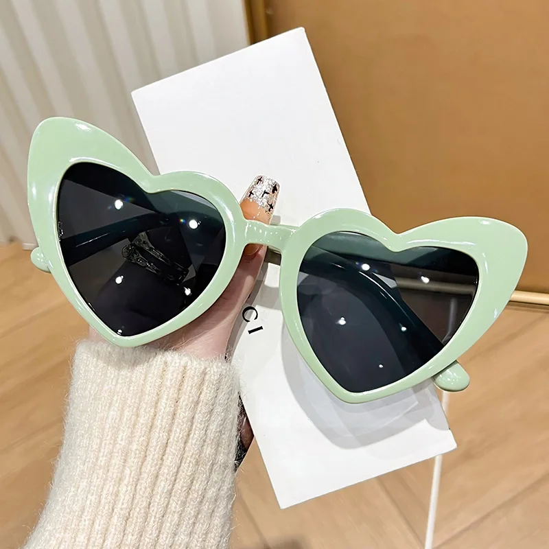 Neue Vintage Retro Instagram herzförmige transparente rosa glänzende Sonnenbrille für Mädchen Strand Party Geburtstag Foto Mode Brillen – Detail 3