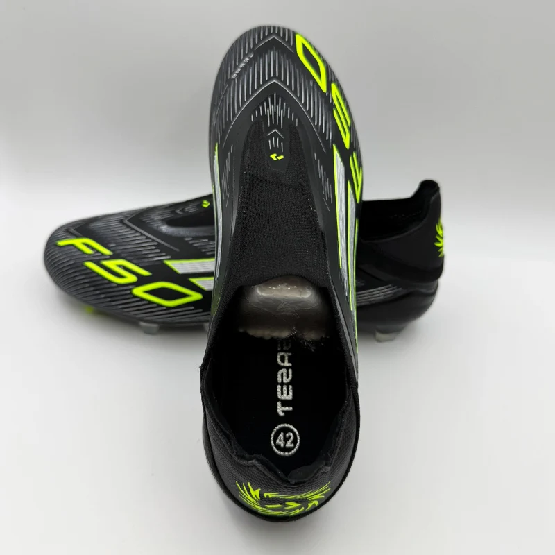 

New Men Soccer Shoes Professional Fast Football Shoes Grass Training Outdoor Football Field Boots Long Spikes Sneaker Unisex