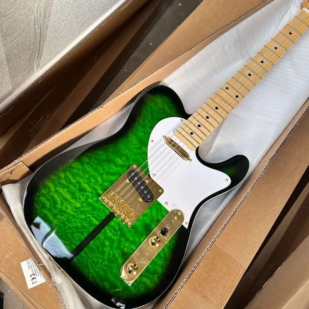 Chitarra elettrica in acero trapuntato Green Burst con hardware dorato, battipenna bianco, pickup SS e finitura lucida, magazzino tedesco