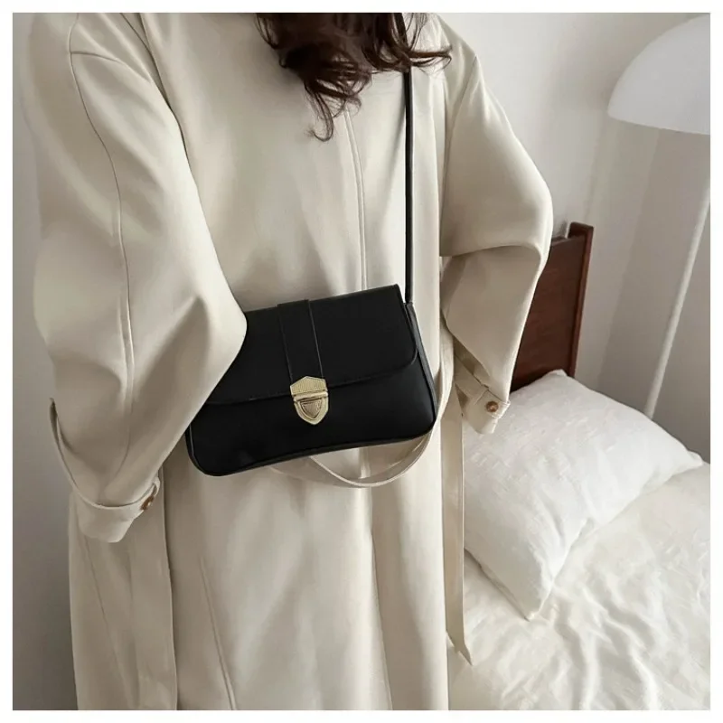 Korean Versatile Armpit Small Crossbody Bag Women\'s New Fashion Retro Crossbody Bag High-quality Chain Small Square Shoulder Bag