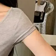 

Корейская сексуальная футболка с v-образным вырезом и прямыми плечами и короткими рукавами для женщин, лето 2021, модный темпераментный топ для похудения на талии