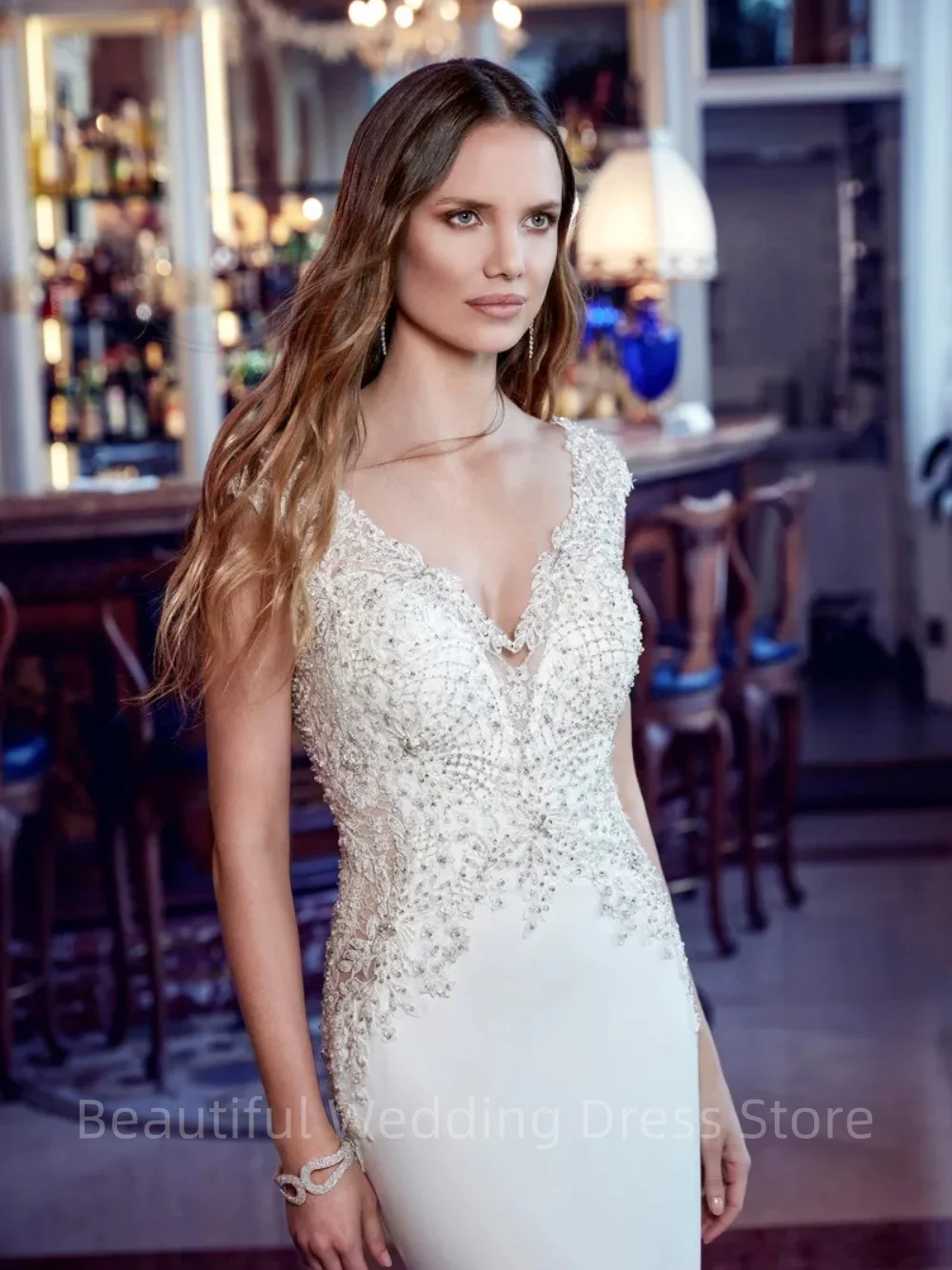 Vestidos de novia de sirena de satén con cuello en V elegantes, Apliques de encaje, cristales de cuentas, Espalda descubierta, tren de corte, vestidos de novia de boda personalizados