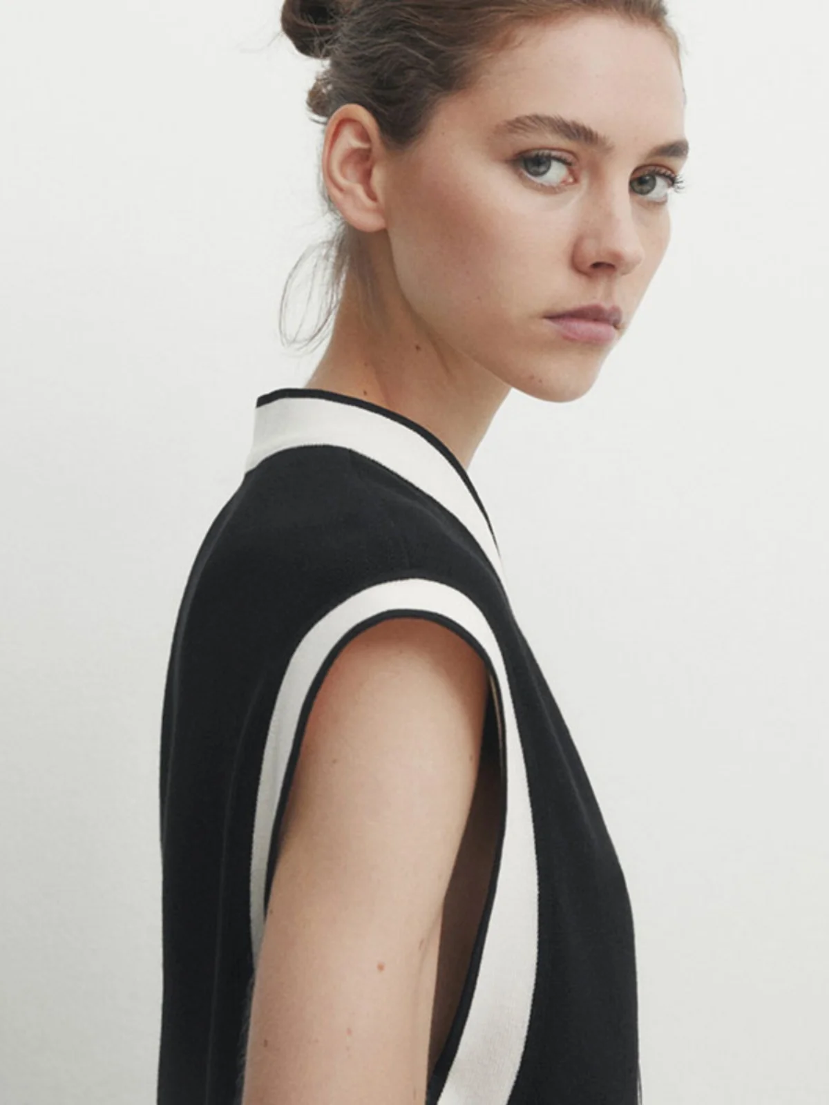 ファイオナブル Vネック ニットベスト レディース 通勤 スタイリッシュ カラー MD 新作 秋 2023 アチュール フラ...