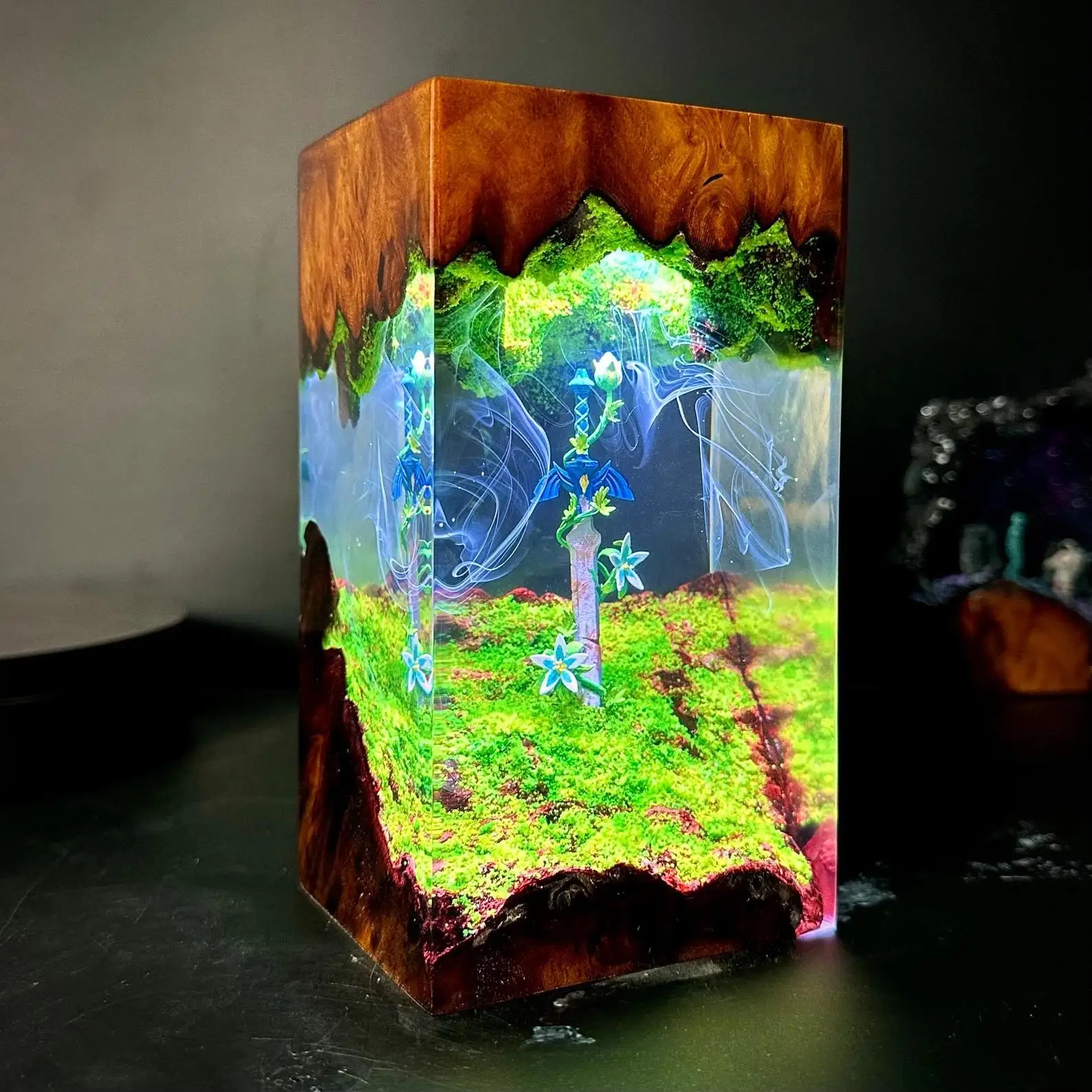 Lampe de Table en résine organique, épée principale, Art créatif, veilleuse, décoration artisanale, la légende de Zelda, lampe de Table de paysage, Charge USB