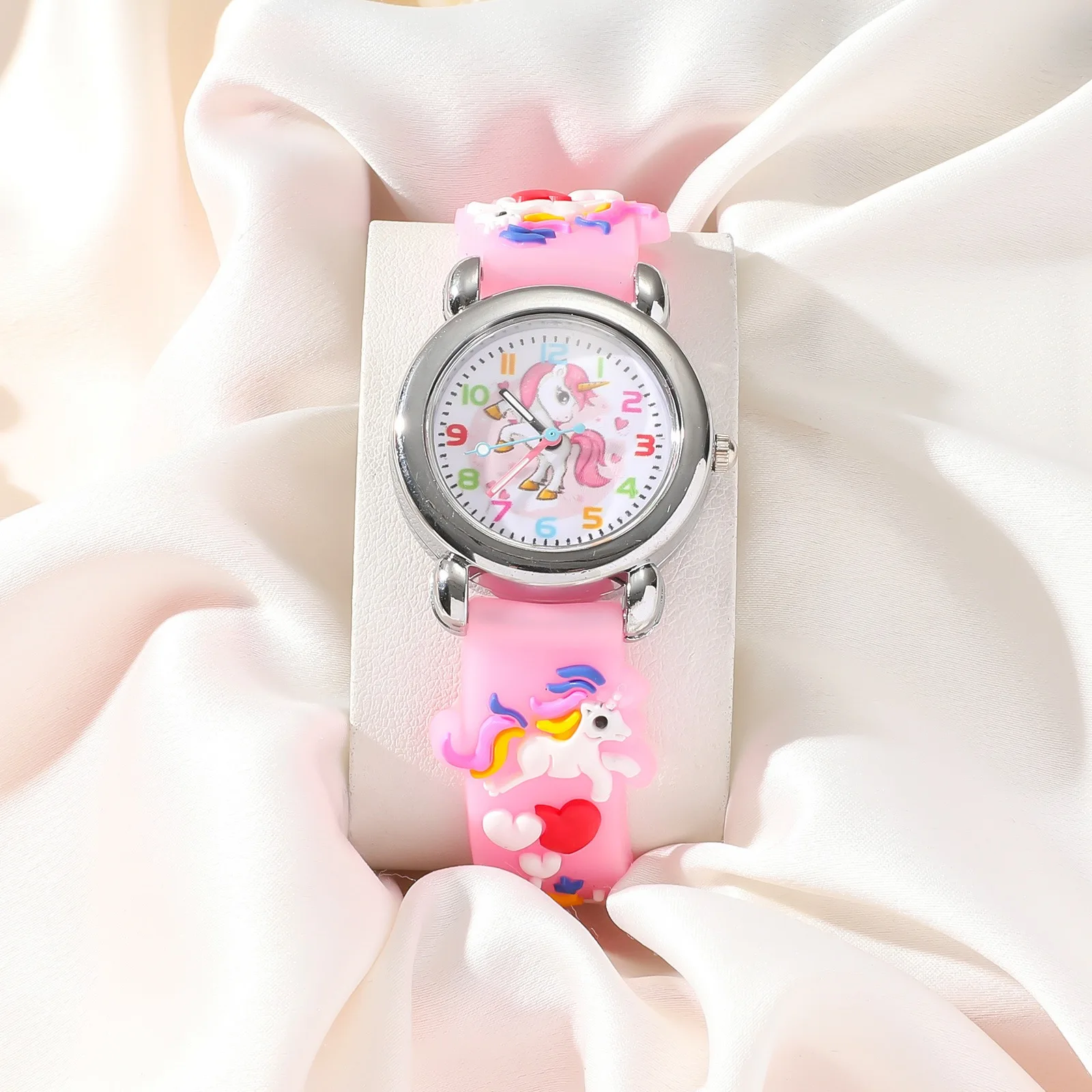 ساعات كارتون يونيكورن للأطفال بحزام سيليكون للطلاب رياضي أنيق كارتوني عالي الجودة ساعة كوارتز للأولاد والبنات ساعة عيد ميلاد