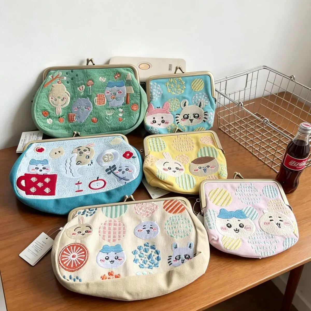 Bolsa de Armazenamento Grande com Fivela de Metal e Padrão de Bordado Chiikawa Usagi Hachiware, Bolsa de Maquiagem de Desenho Animado, Presentes Fofos para Amigos