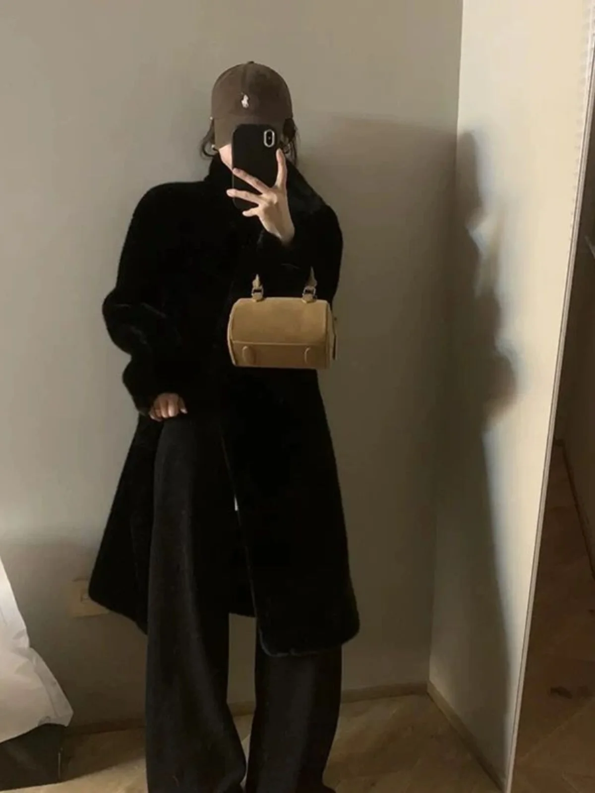 Casaco de Inverno 2025 F Longo e Espo de Pelúcia de Pele Sintética Ecológica Estilo de Viagem com Gola Alta.