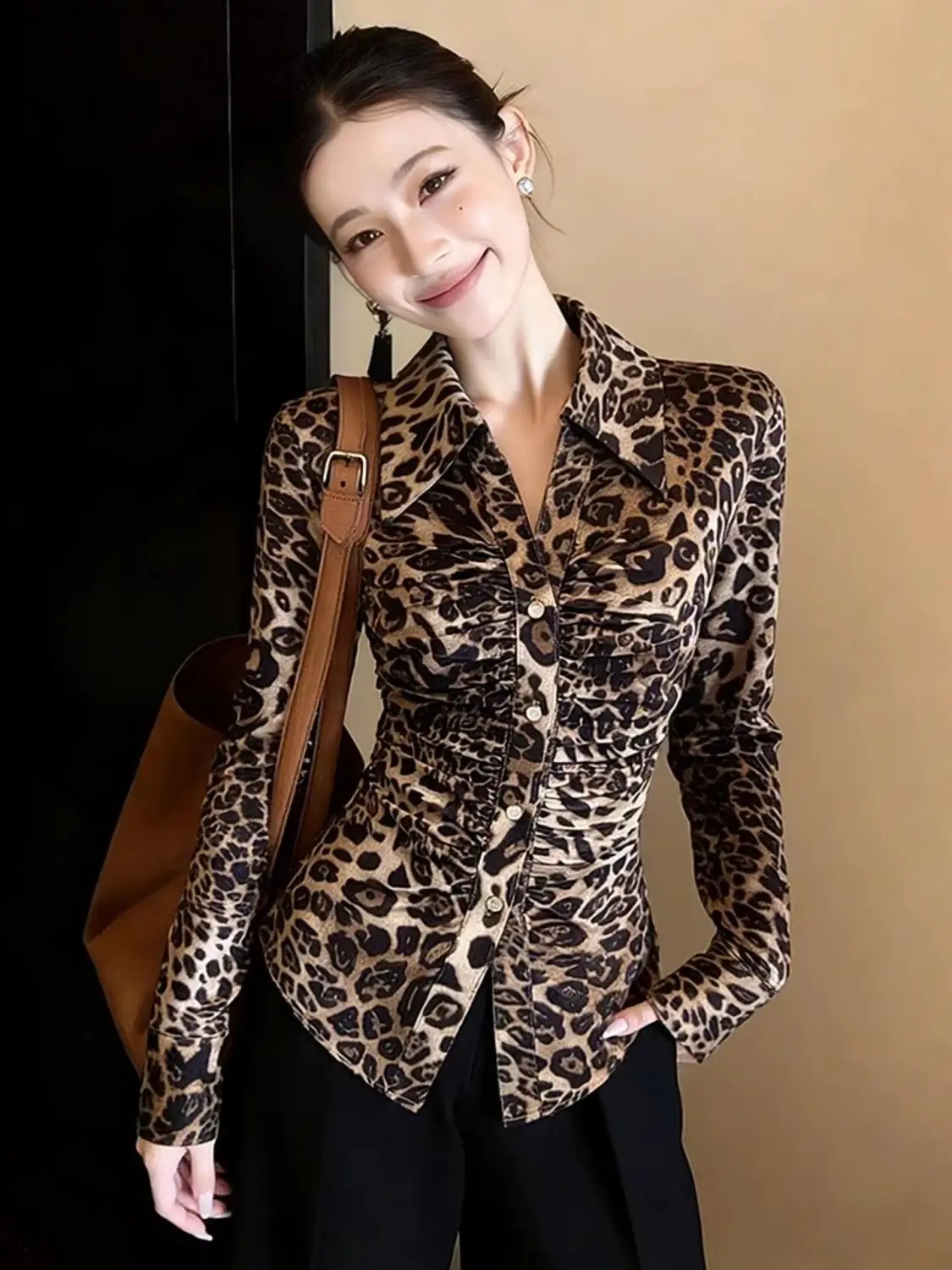 Kimotimo 2026 Fashion Women Leopard Print Shirt Sexy Luxurious Elegant Lady Style Slim Waist V-neck Chic Unique Fitted Blouse