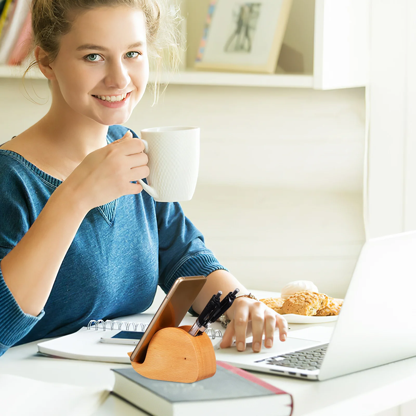 

Natural Wood Phone Holder Adorable Animal Design Pen Holder for Desk Cute Stationery Organizer Portable Phone Stand