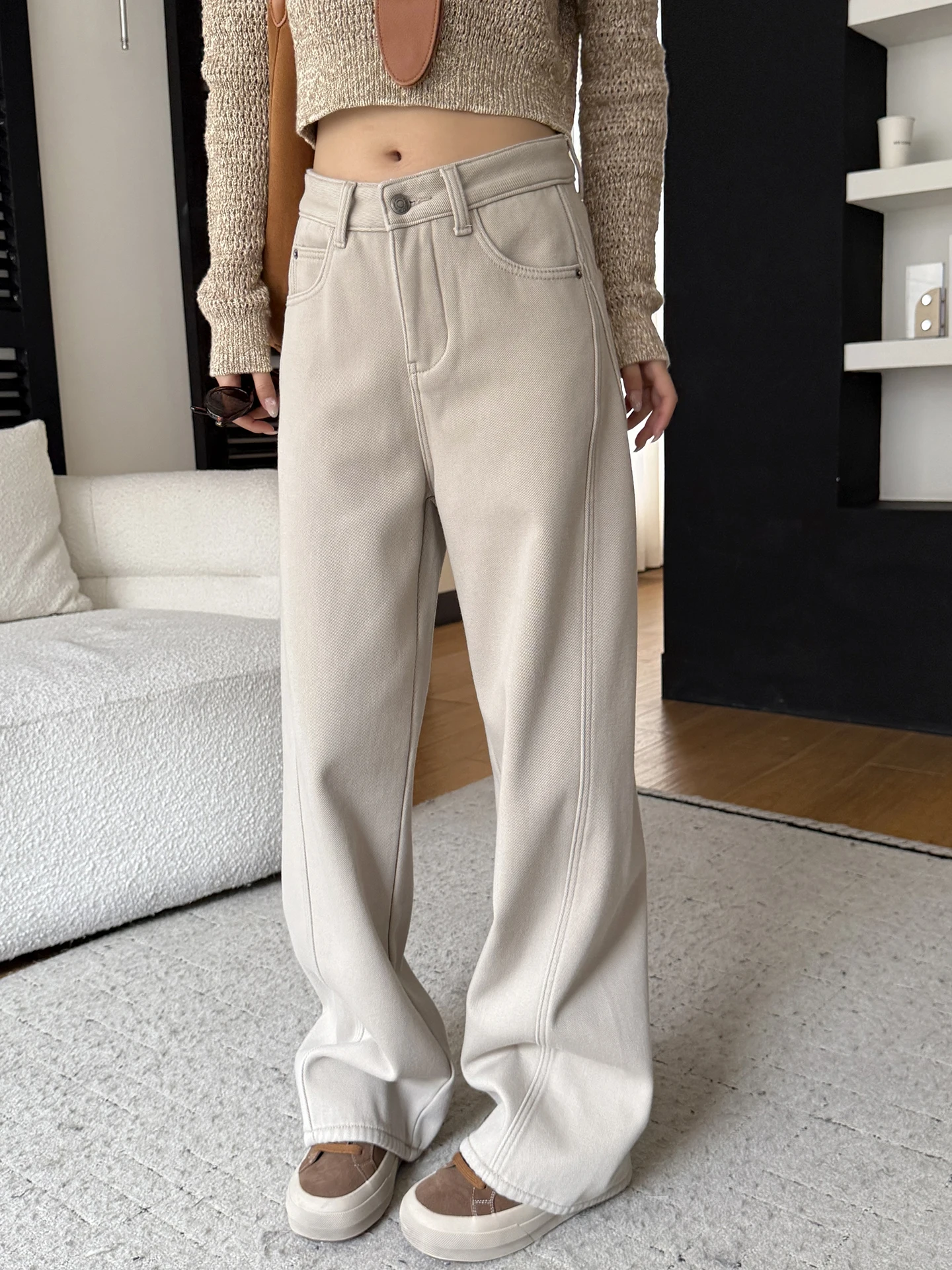 

Женские зимние джинсы с широкими штанинами на флисовой подкладке, прямого кроя, свободные, в пол, скрывающие недостатки фигуры