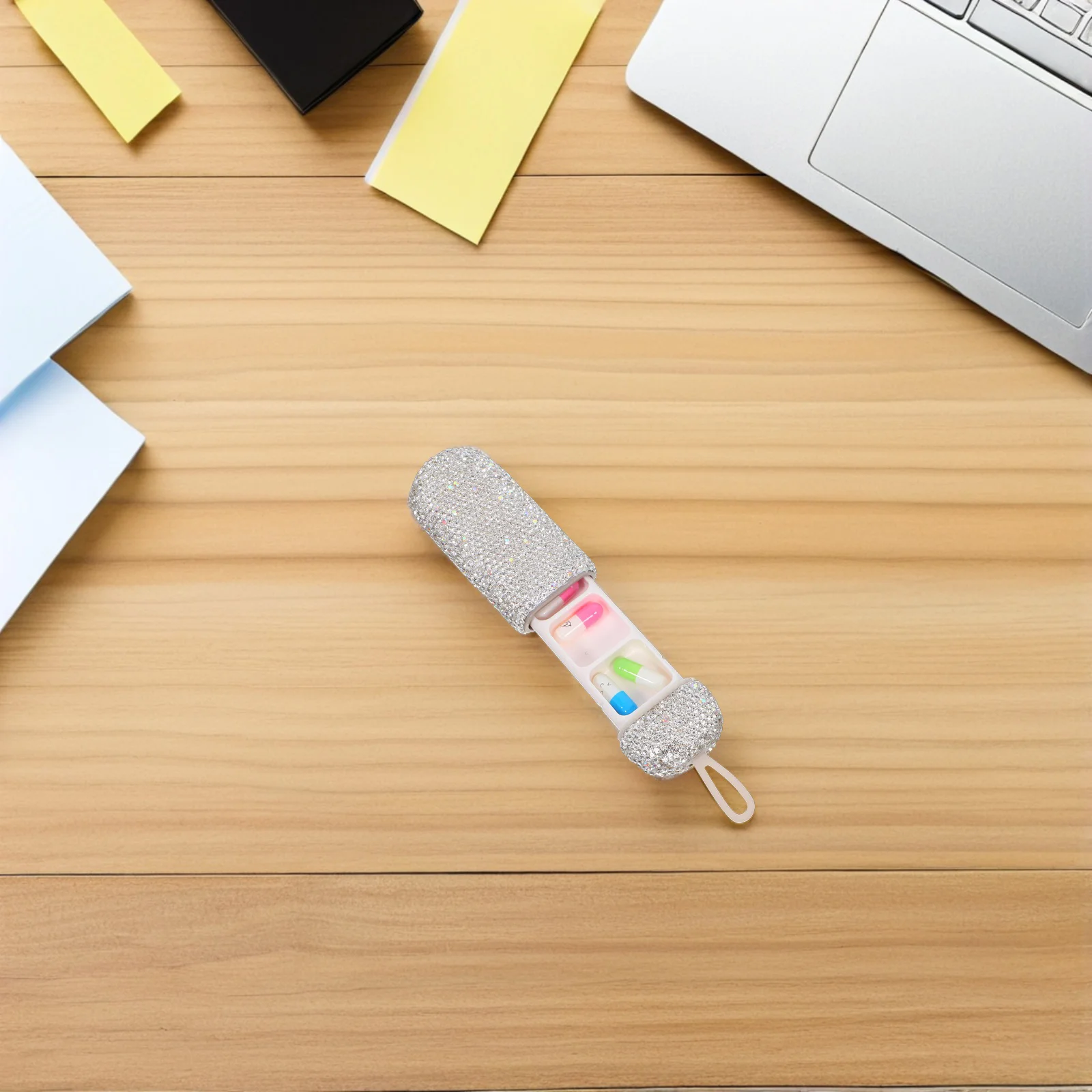 3 مقصورات حافظة حبوب مقاومة للماء بتصميم حجر الراين اللامع منظم أدوية السفر المحمول حاوية بلاستيكية صغيرة لـ #5