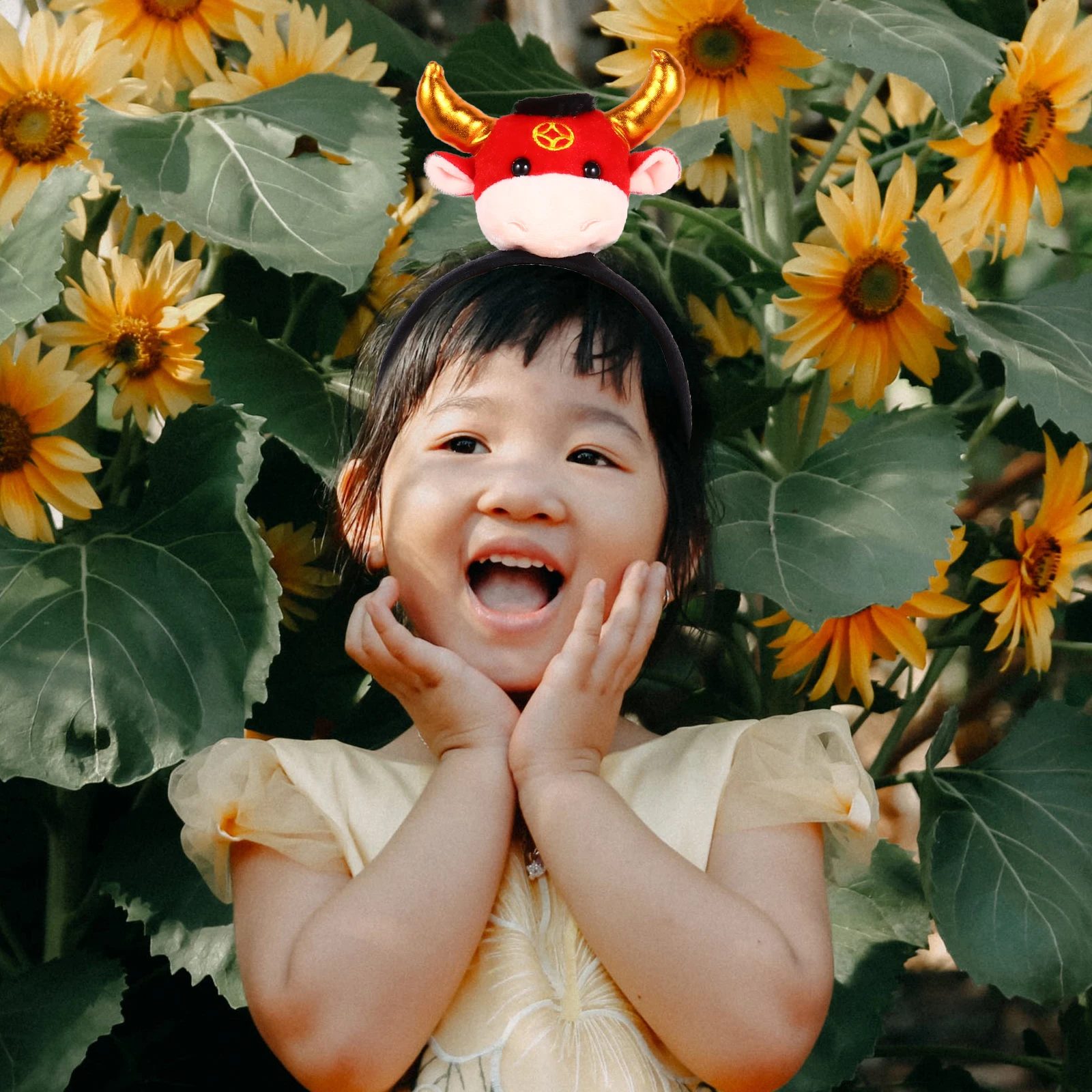 

Lovely Ox Hairband Creative Cow Headdress Unique 3D Animal Shape Party Supplies for New Year Family Gathering Headwear