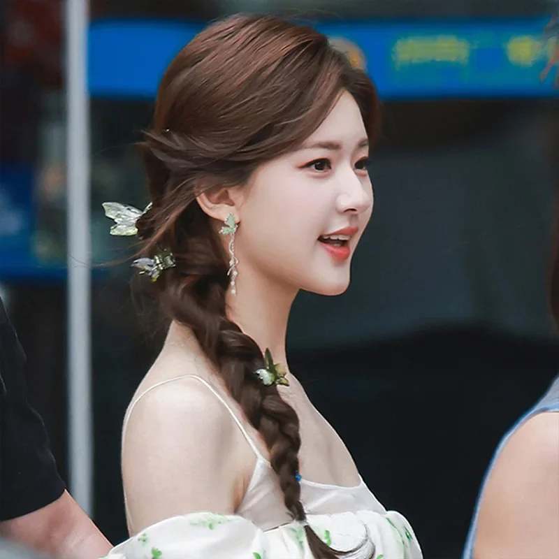 فراشة طويلة الشرابة أقراط المرأة الجديدة 2025 الفاخرة أربع أوراق البرسيم تصميم فريد الراقية أنيقة الأذن مجوهرات