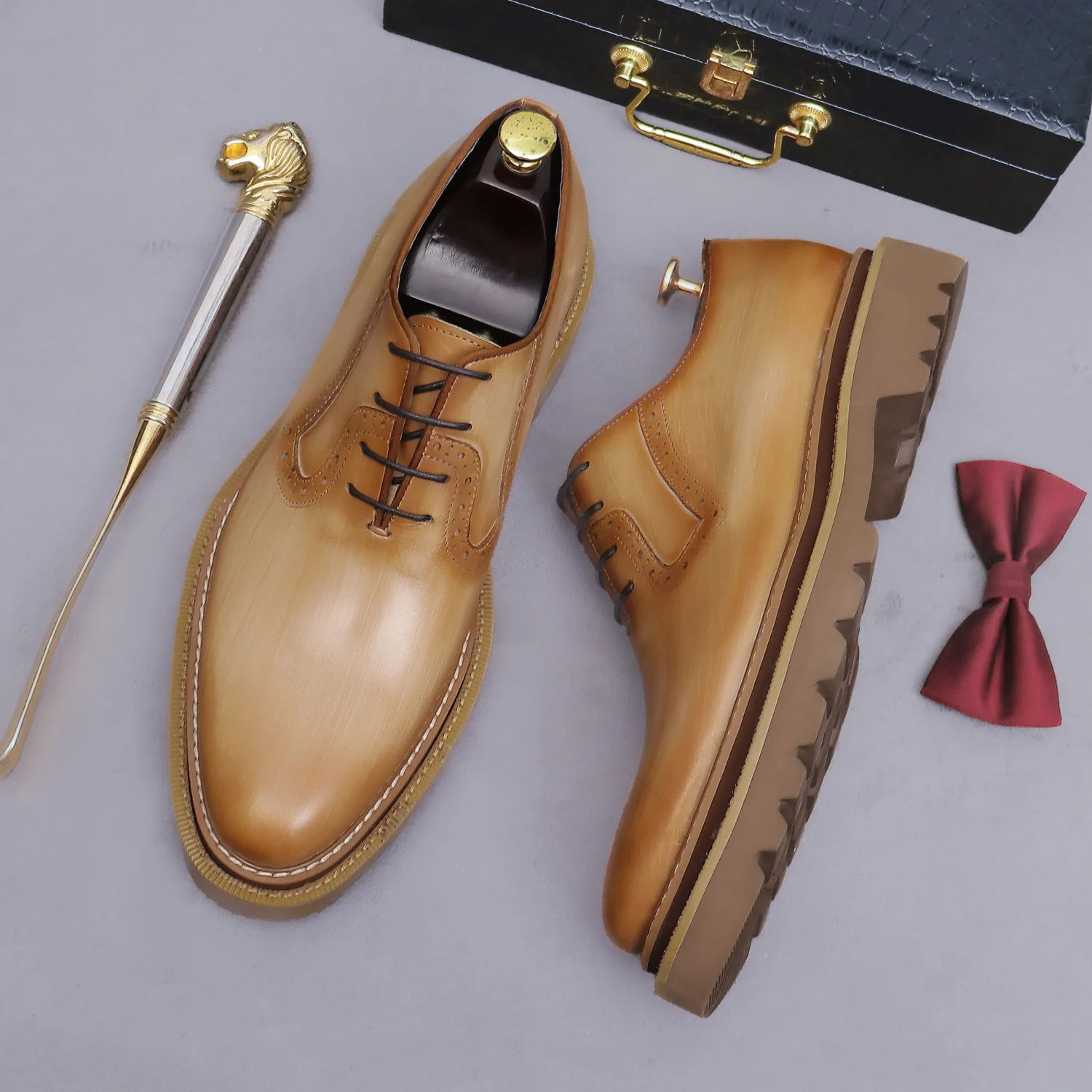 Men's Faux Leather Oxfords Hand-Painted Burnished Brogue Detailing 4.5Cm Chunky Lug Sole Lace-Up Round Toe Dress Shoes for Mens