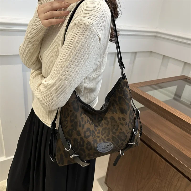 Mochila Popular de gran capacidad con estampado de leopardo para mujer, bandolera de moda, bolso sencillo de hombro informal, otoño 2024