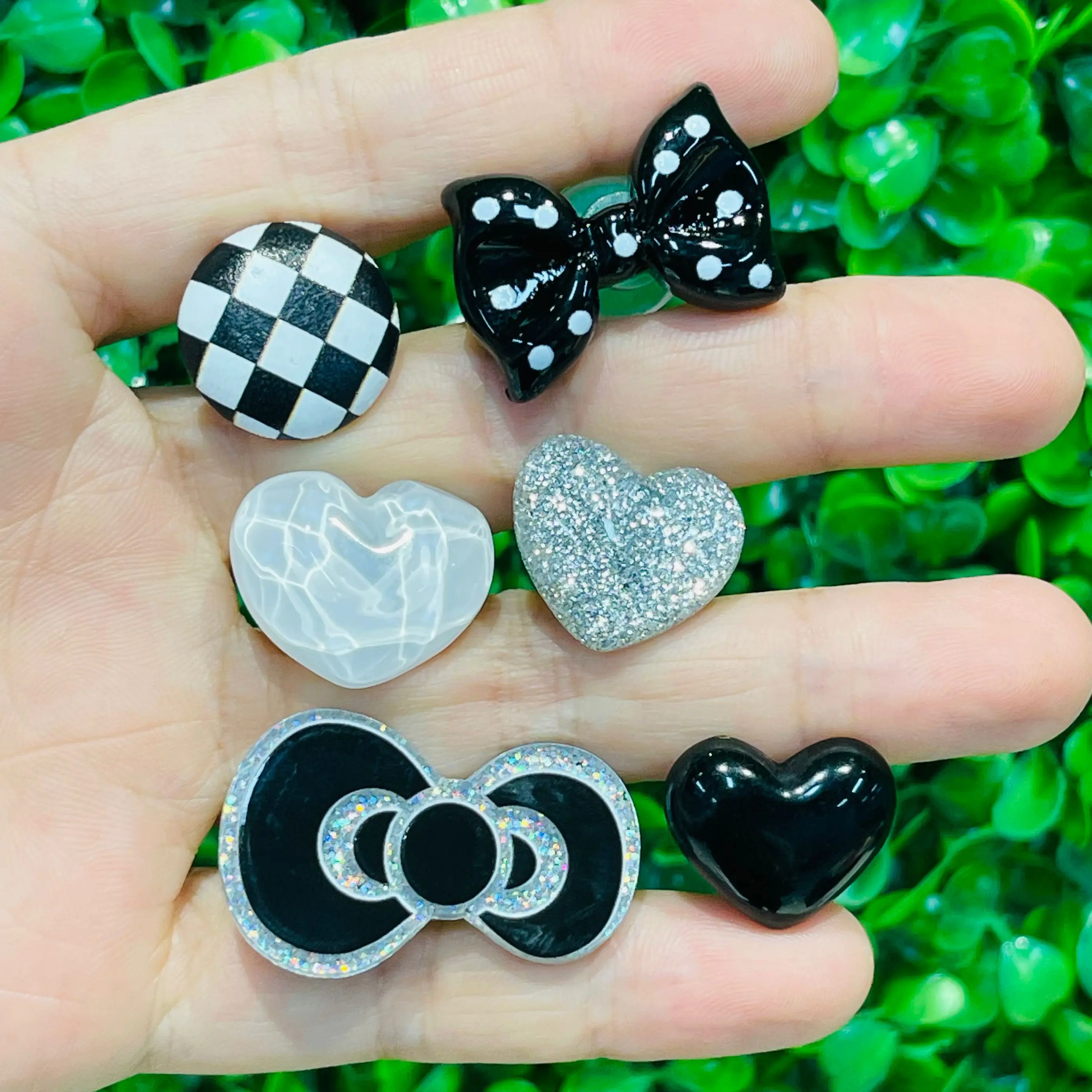 Mesuca 8Pcs Cartoon Bow Heart Resin Black White Shoe Charms Buckle Clog Garden Shoes Button Decorations DIY Backpack Xmas Gift