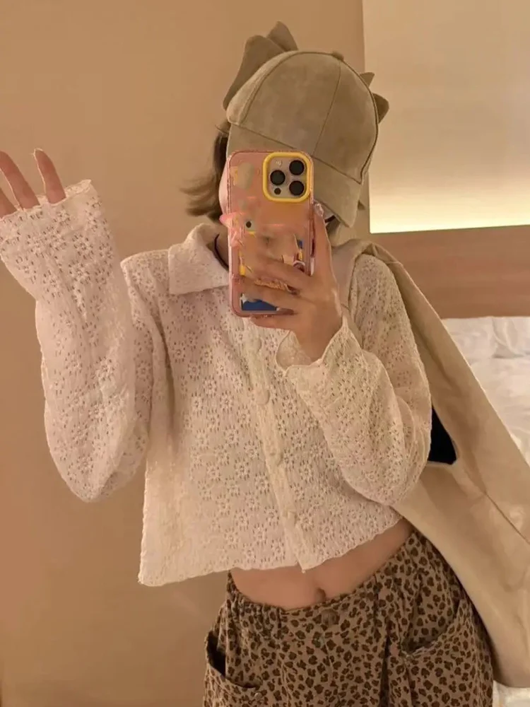 เสื้อเชิ้ตลายดอกแบบเรียบง่าย แขนยาว ปกเสื้อแบบปกเชิ้ต ติดกระดุมแถวเดียว สไตล์ Y2K เสื้อเกาหลีหวานๆ อเนกประสงค์ เนื้อผ้าบางเบา