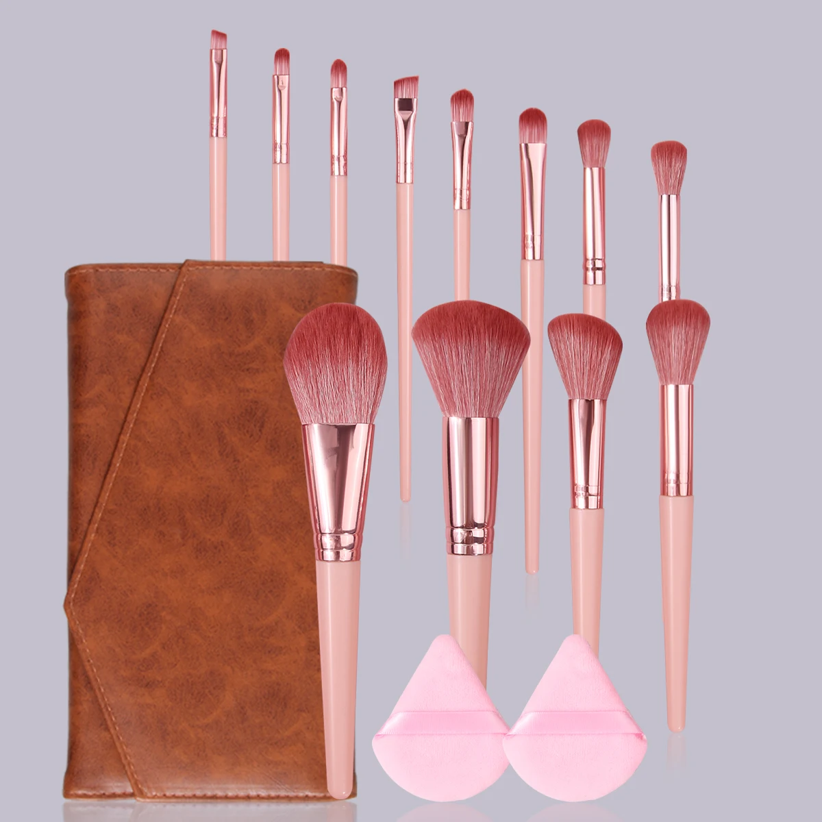 Le ensemble de pinceaux de maquillage 15 pièces comprend un ensemble de pinceaux de maquillage multifonctionnel, un bouffleur de poudre triangulaire et un sac de rangement portable