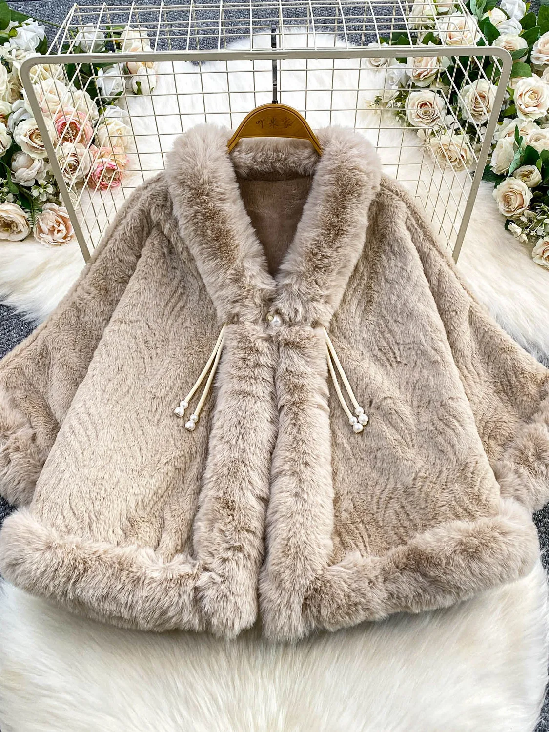 Faux Fox Fur Splicing Elegant Shawl Cape Jacket Women's Winter Fur Jackets