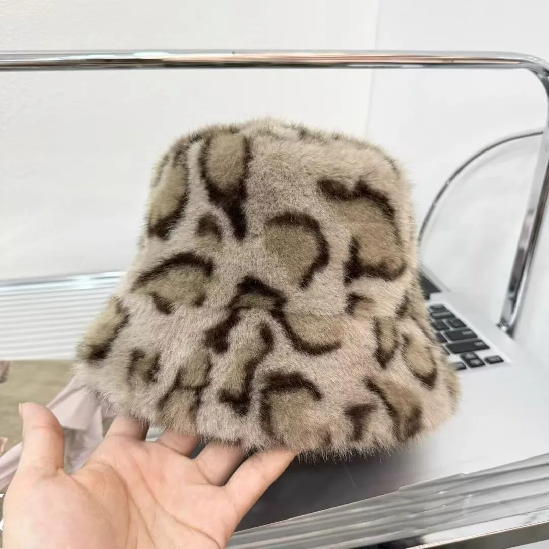 2024 Winter Women's New Brand Leopard Print Bucket Hats Keep Warm Fashion Fur Panama Hats Designer Caps For Woman