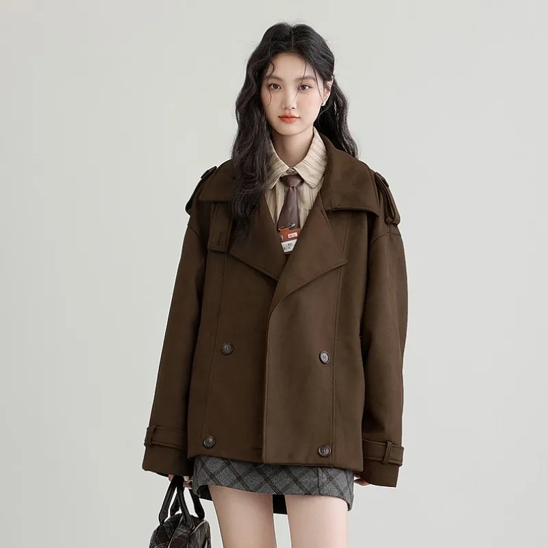 Damska kurtka kardigan zamszowa w kolorze kawy, zimowa, nowy design, niszowa, stójka, krótka, robocza, wiatrówka, modna.