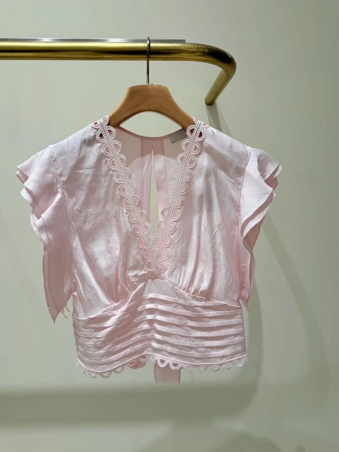 

Heidd Summer Vacation Style Backless Embroidered Hollow Pattern Pink Shirt Elegant Fit Short Sleeve V-neck Female Top