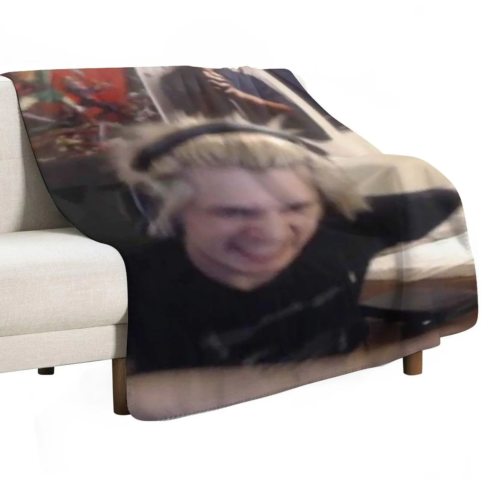 xQc SIX CONSOLES, TEN COMPUTERS Throw Blanket Sleeping Bag Beautifuls Hair Soft Blankets For Bed blankets ands Blankets