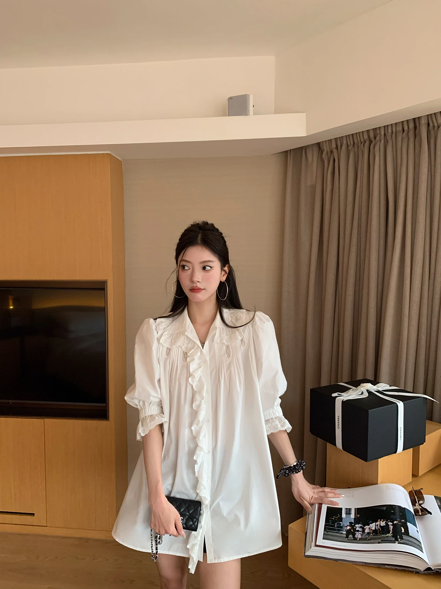 

Белая хлопковая дышащая повседневная рубашка свободного кроя с кукольным воротником, кружевной отделкой и пэчворком для женщин