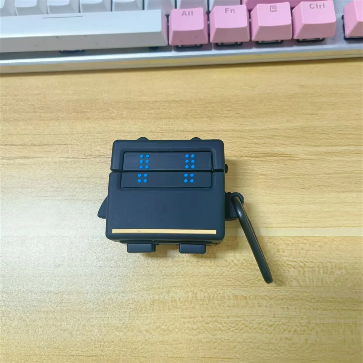 غطاء لـ AirPods الجيل الرابع للأولاد ، علبة سماعات أذن جديدة مع خطاف ، تصميم روبوت إبداعي ، سيليكون لطيف ، Airpods 4 ،