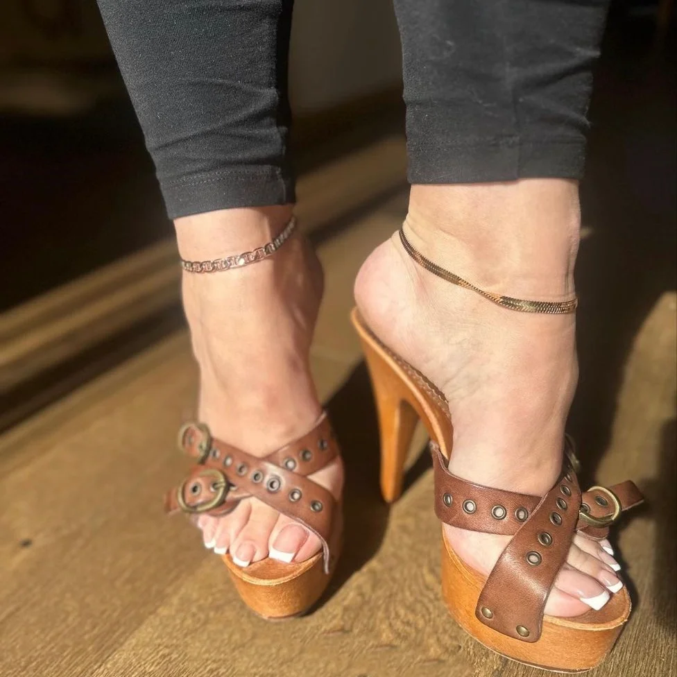 Marrone Sandali con plateau con fibbia cava Tacco alto sottile Peep Toe Moda Sexy Cool 2025 Estate Scarpe da donna di grandi dimensioni Zapatillas Mujer