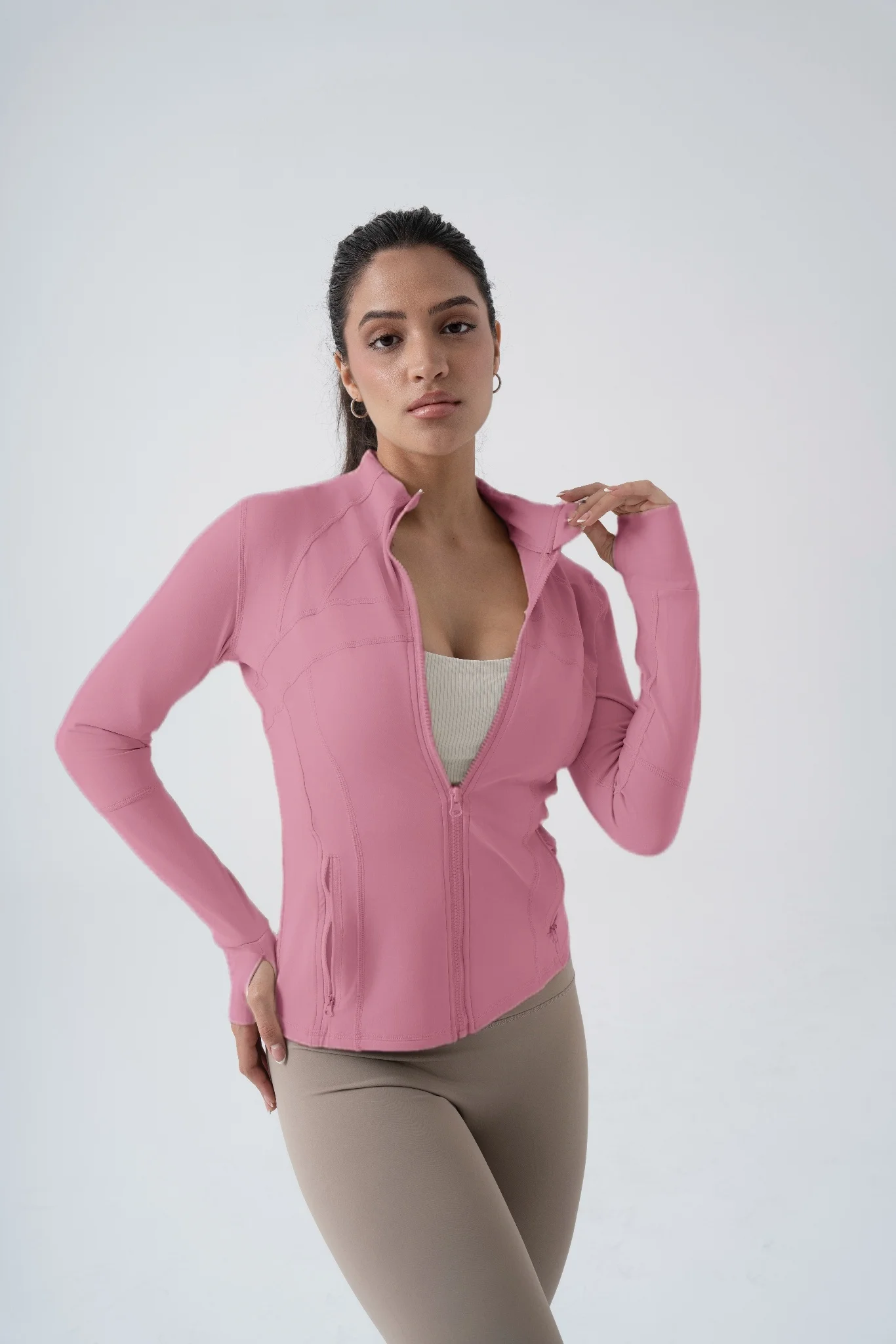 سترة Fitfemme النسائية الكاملة - سترة رياضية بسحاب مع جيوب بسحاب، رقبة عالية وأكمام طويلة، مقاس نحيف لليوجا وصالة الألعاب الرياضية والجري