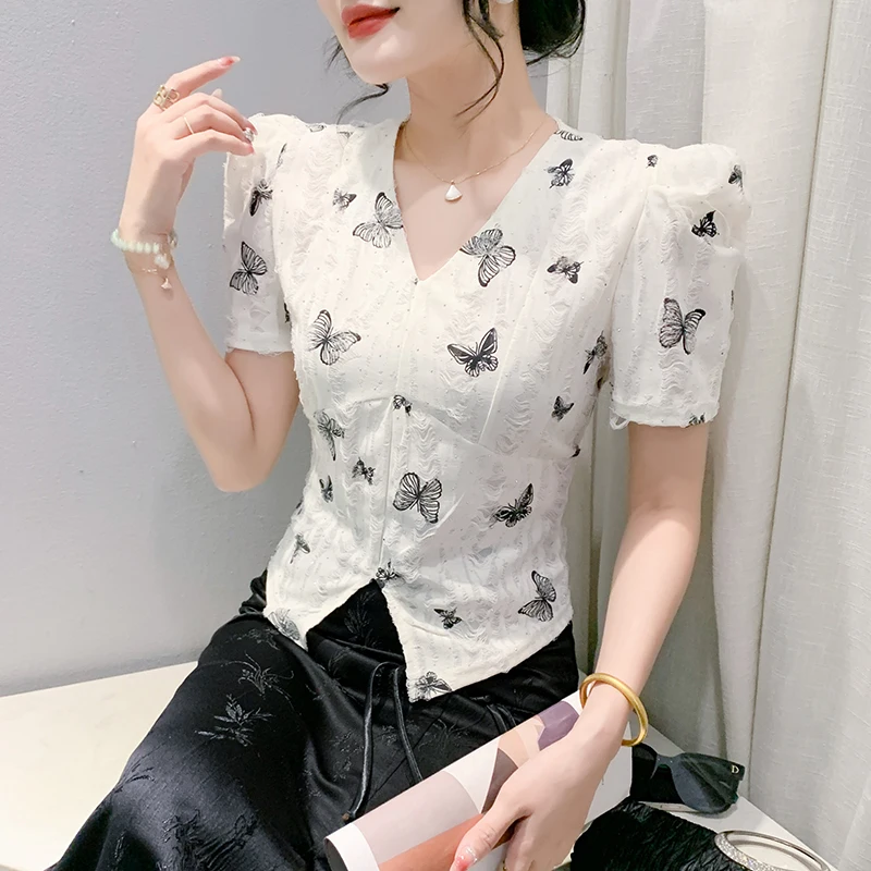 2024 neue Sommer europäischen Stil kurze T-Shirt schicke sexy V-Ausschnitt Druck Schmetterling glänzende Diamanten Frauen Tops Kurzarm T-Shirts
