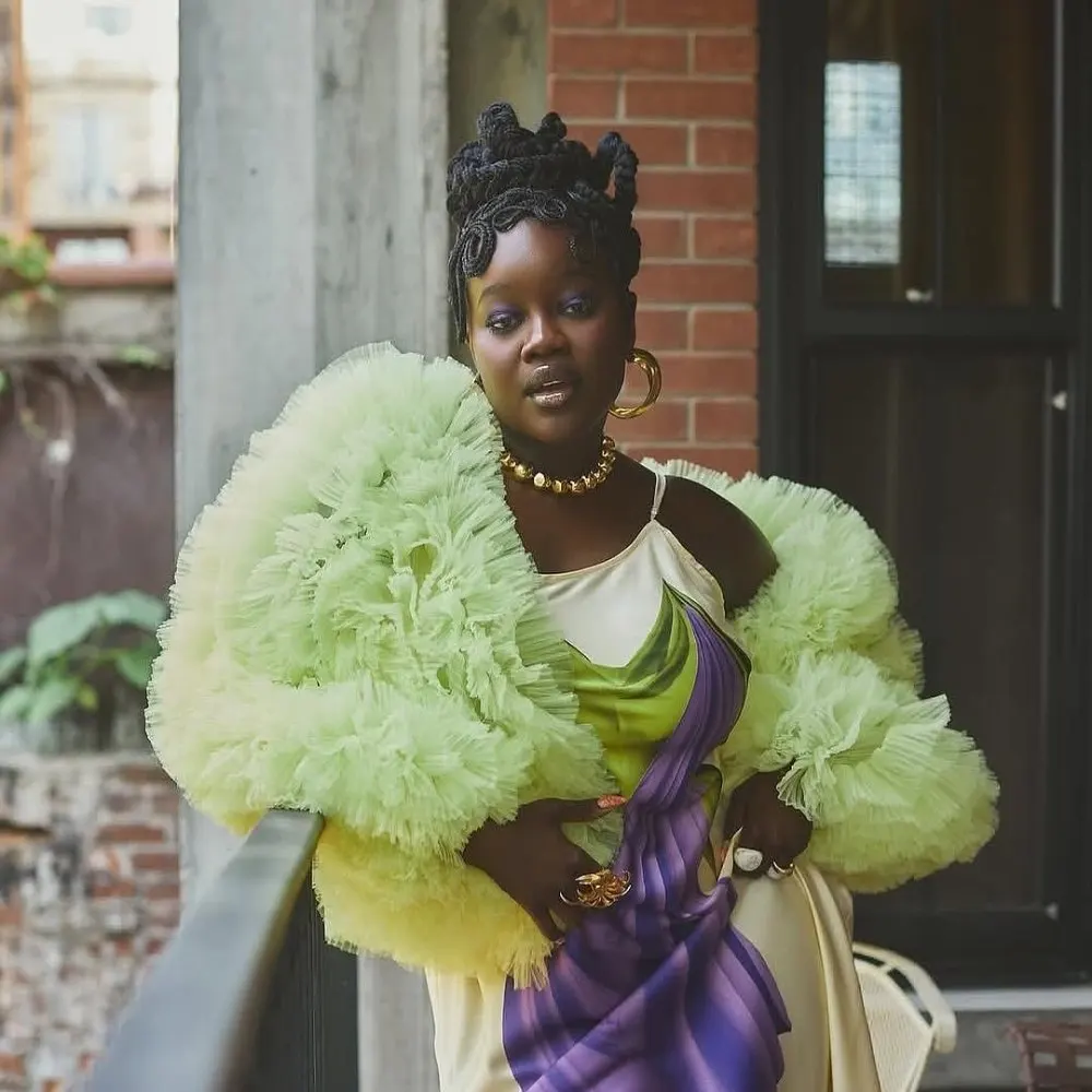 

2026 New Luxury Oversized Green Feather Jacket Women - Statement Party Coat Sheer Tulle Blazer Fashion Outerwear Pleated Cape