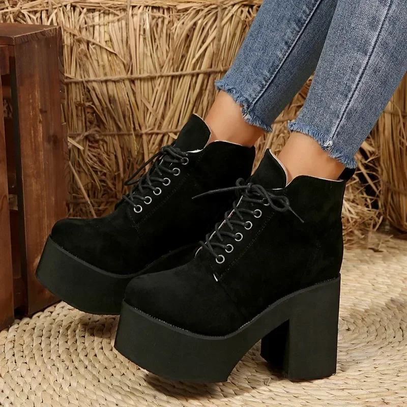 Scarpe da donna 2024 nuovi stivali da donna stringati autunno punta tonda in pelle scamosciata Solid Short Barrel Platform Chunky Heels Fashion Boots