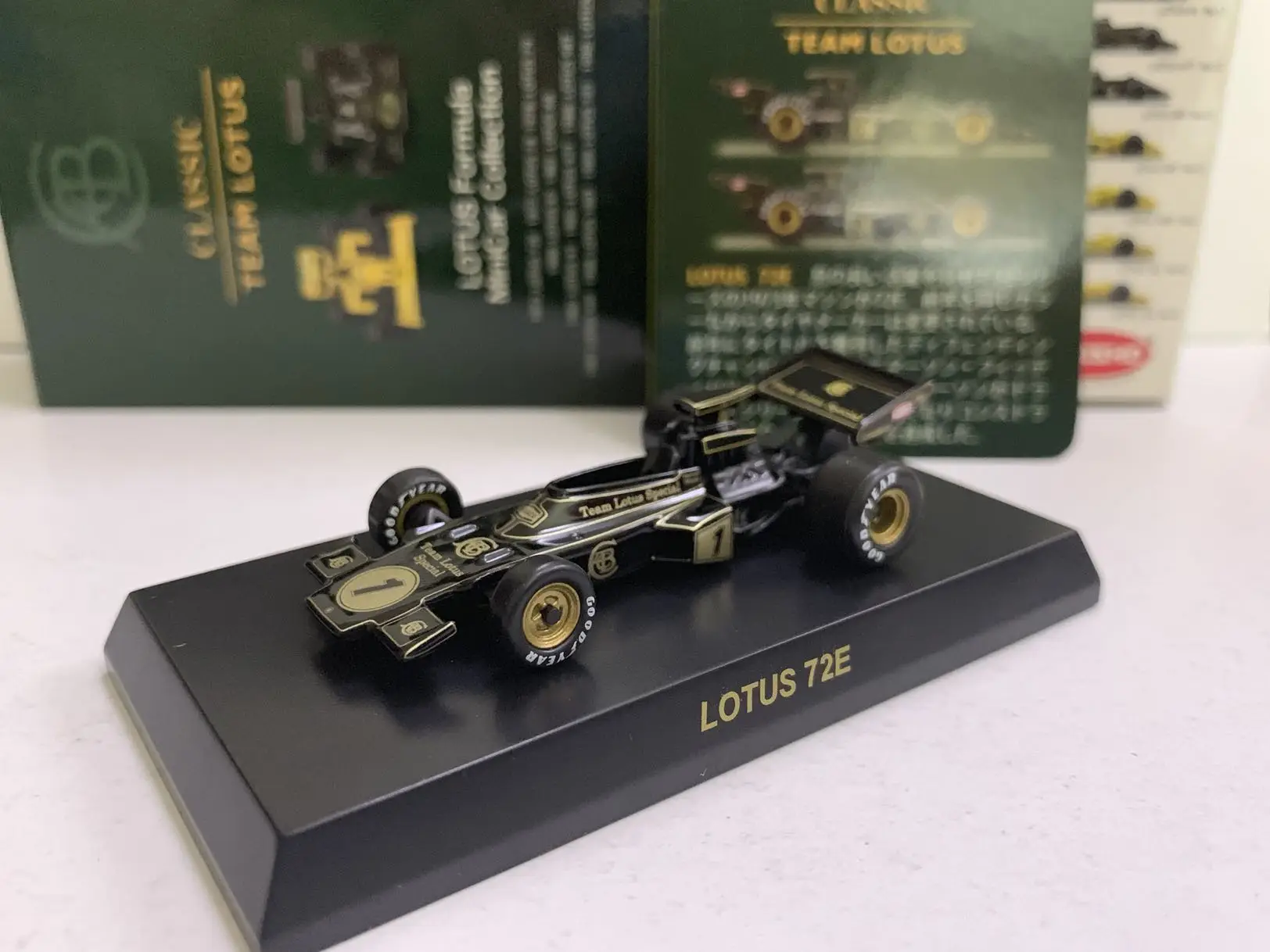 1:64 KYOSHO LOTUS 72E # 6  #1  F1 Collection of die-casting alloy car model ornaments