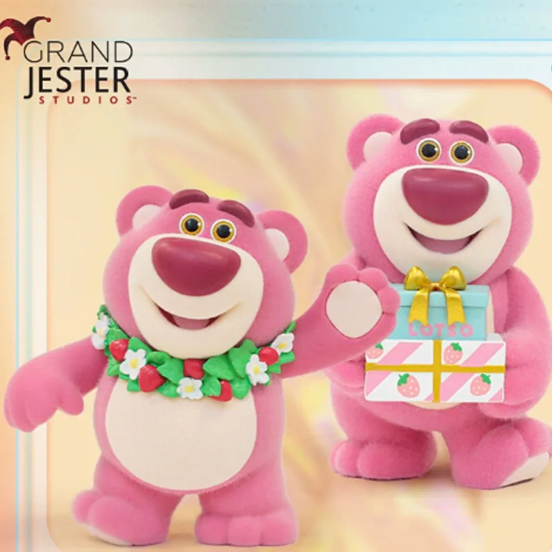 

Оригинальный гаражный комплект Disney «История игрушек», клубничный медведь, флокирующий лифт, аниме, фигурки, игрушки для мальчиков, подарочная модель, украшения